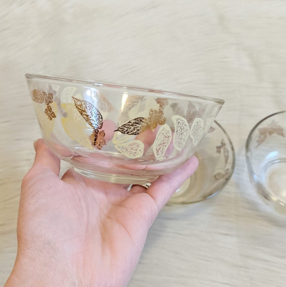 Vintage sit of 3 bowls with gold leaf print. - Picture 4 of 8